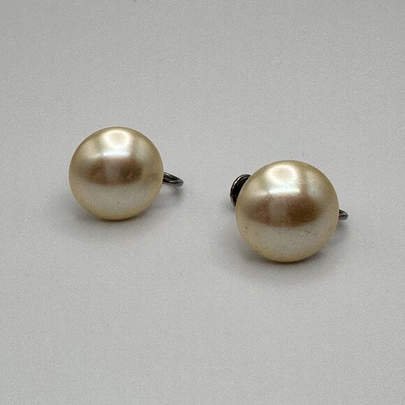 Vintage Pearl Button Costume Earrings Richelieu Clip On 16 mm - Picture 6 of 8